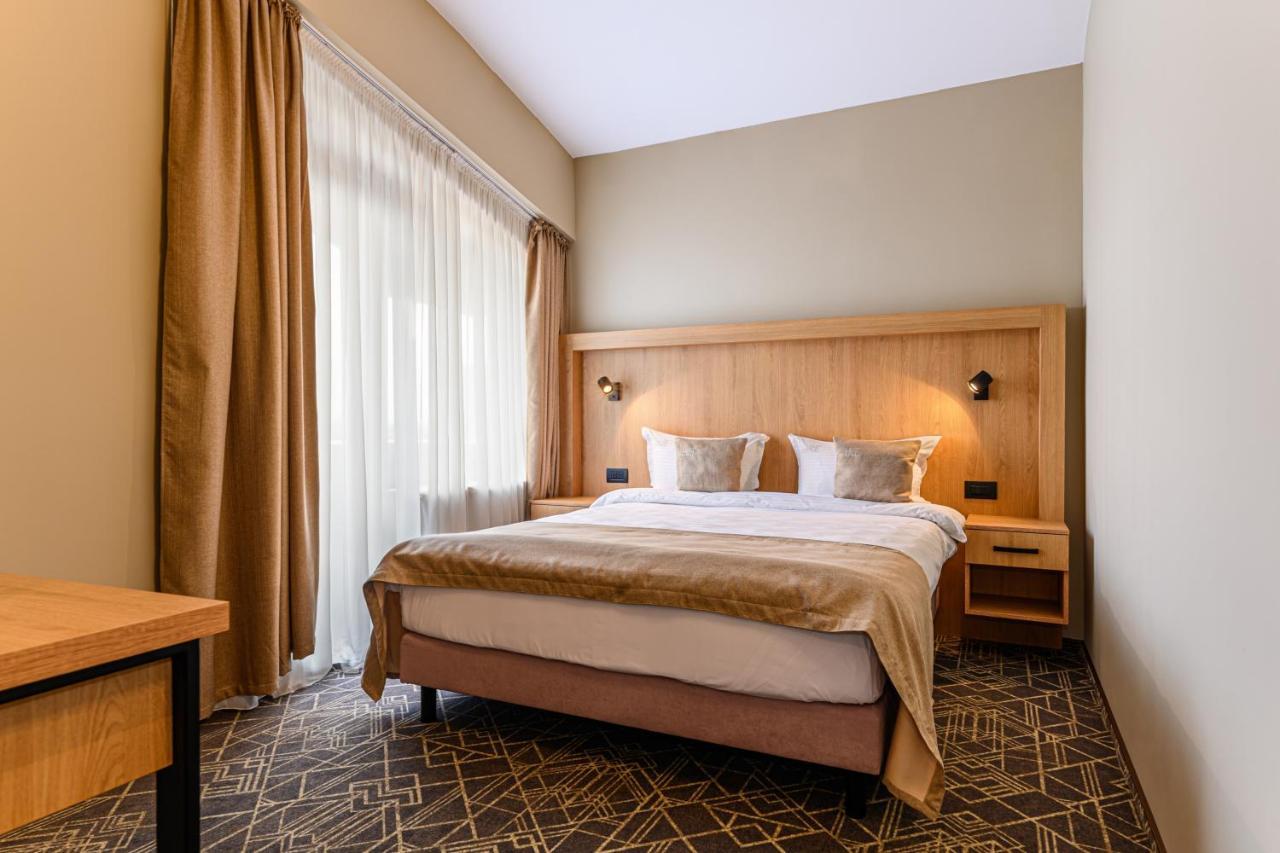 Hotel Central Pascani Екстер'єр фото