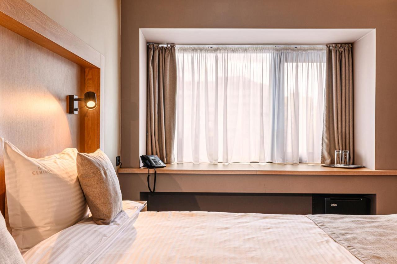 Hotel Central Pascani Екстер'єр фото
