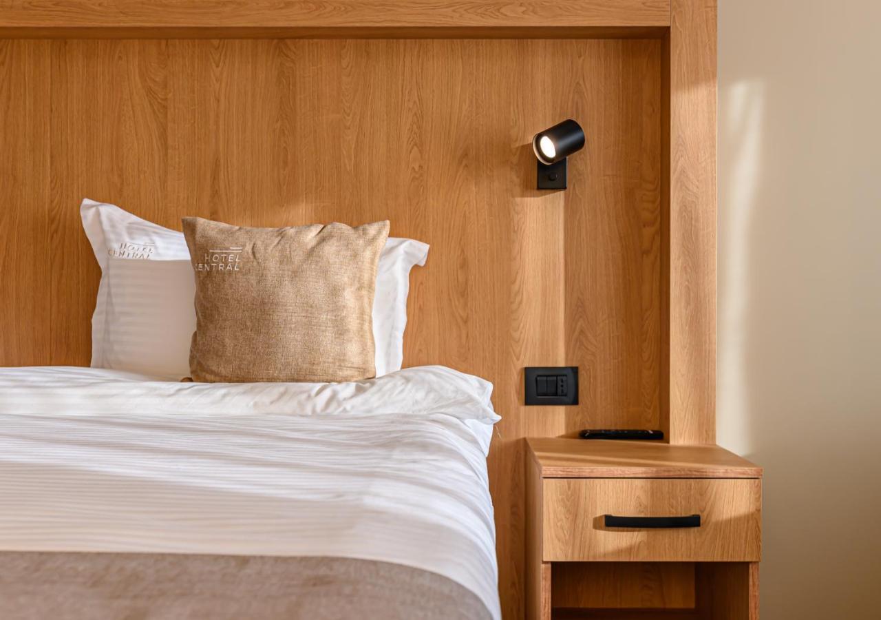 Hotel Central Pascani Екстер'єр фото