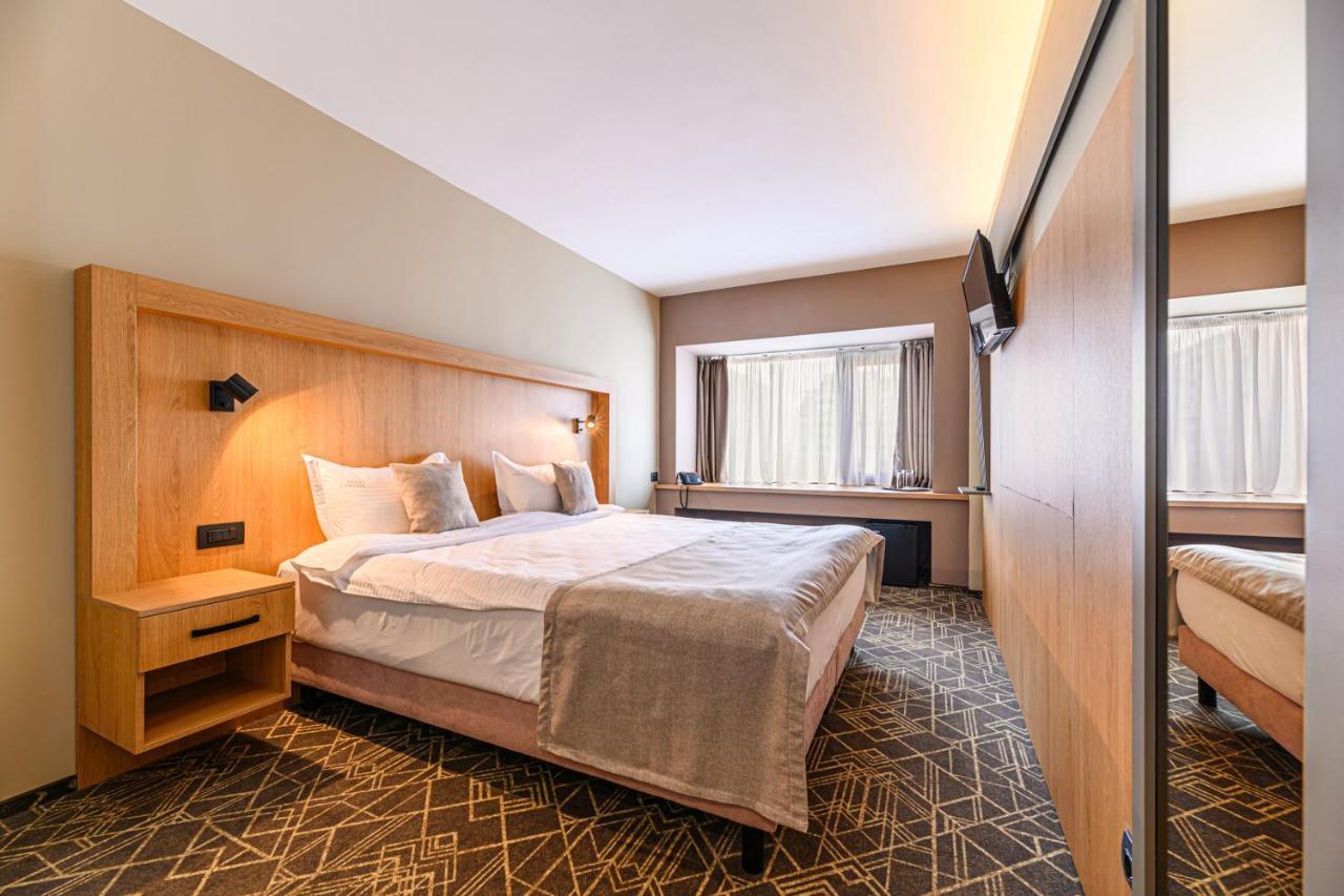 Hotel Central Pascani Екстер'єр фото